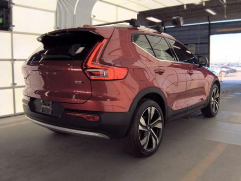 Used 2023 Volvo XC40 B5 Ultimate w/ Climate Package AWD/4WD image 2