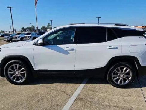 Certified 2024 GMC Terrain SLT image 5