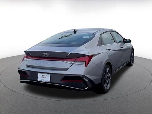 Used 2025 Hyundai Elantra SEL image 14