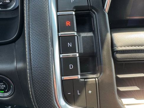 Used 2023 Chevrolet Suburban Premier AWD/4WD image 23