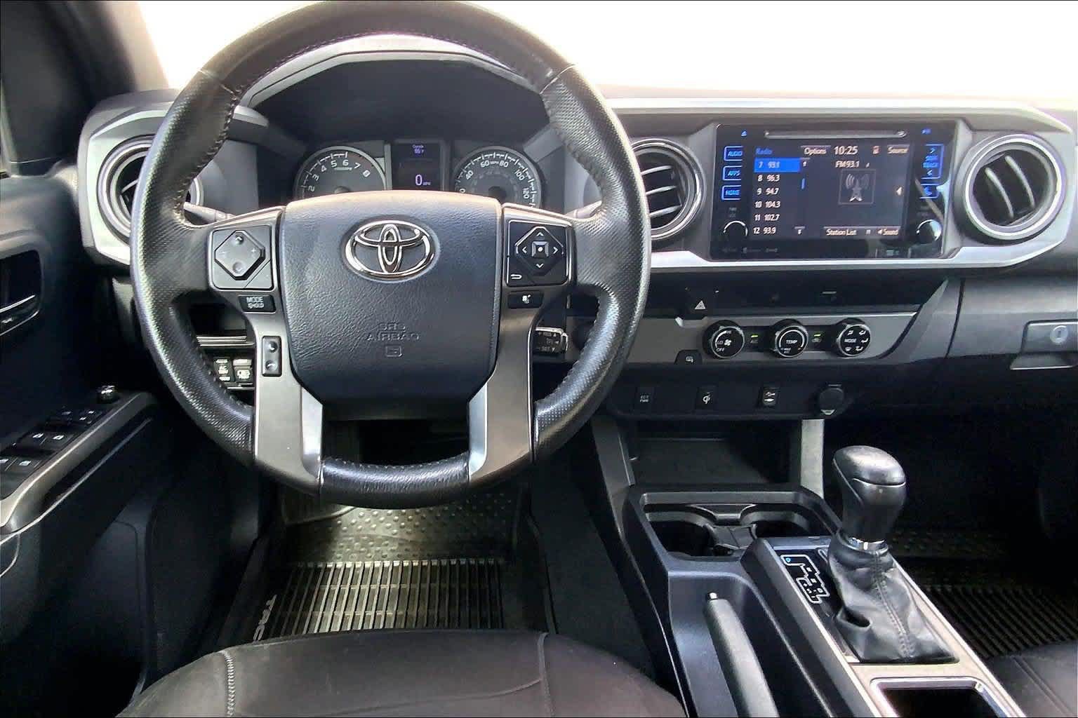 Used 2017 Toyota Tacoma 2WD Double Cab image 14