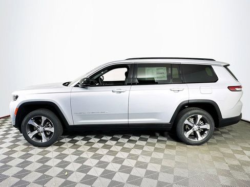 New 2026 Jeep Grand Cherokee L Limited w/ Luxury Tech Group II AWD/4WD image 4