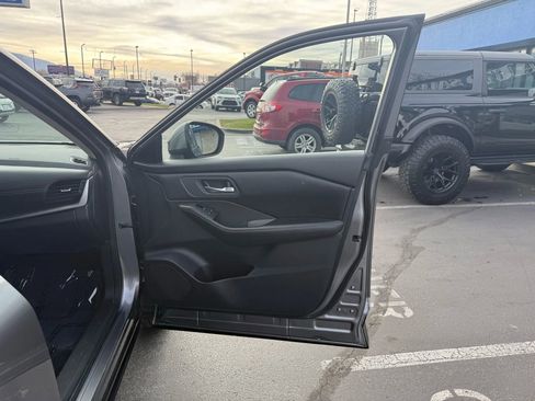 Used 2024 Nissan Rogue SV image 31