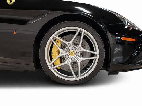 Used 2015 Ferrari California T image 32