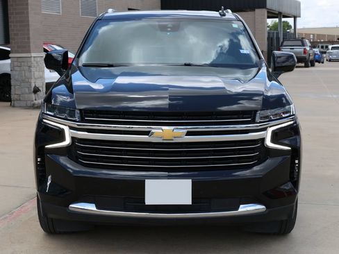 Used 2023 Chevrolet Suburban LT RWD image 2