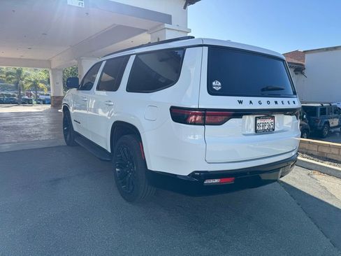 Used 2023 Jeep Wagoneer Series II image 2