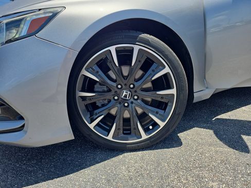 Used 2019 Honda Accord Touring image 28