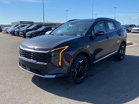 New 2026 Kia Sportage EX AWD/4WD image 3