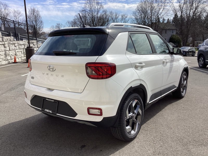 New 2026 Hyundai Venue SEL FWD image 8