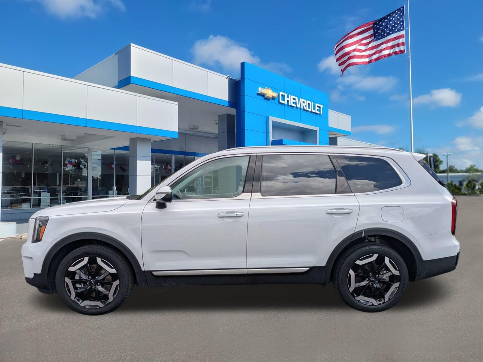 Used 2025 Kia Telluride S FWD image 6