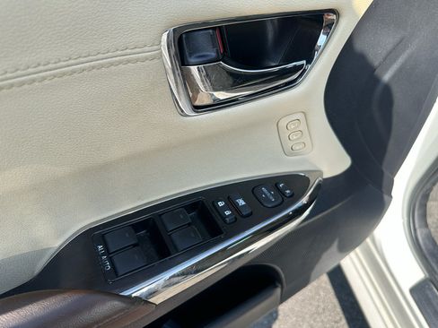 Used 2017 Toyota Avalon XLE Premium w/ All Weather Liner Package FWD image 18