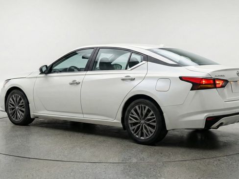 Used 2025 Nissan Altima 2.5 SV image 6