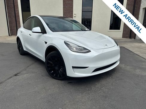 Used 2023 Tesla Model Y Long Range AWD/4WD image 1