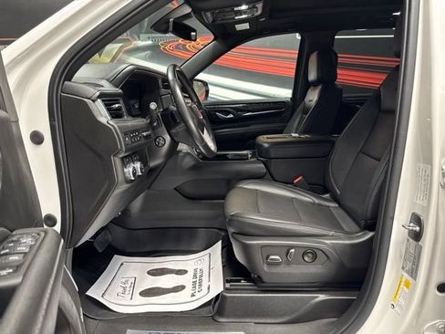 Used 2022 GMC Yukon XL Denali AWD/4WD image 5