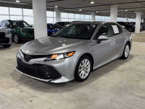 Used 2020 Toyota Camry LE FWD image 4