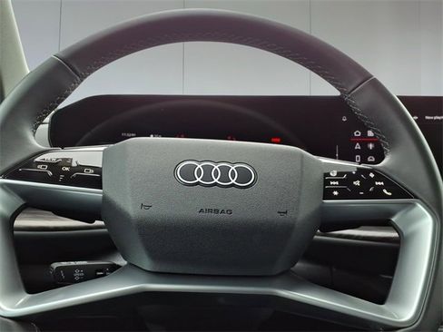 Used 2025 Audi Q5 Premium w/ Convenience Package image 14