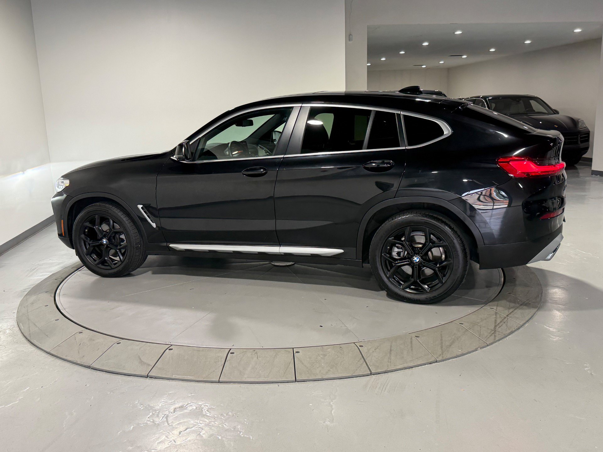 Used 2024 BMW X4 xDrive30i AWD/4WD image 10