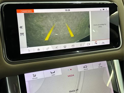 Used 2018 Land Rover Range Rover Sport HSE image 38