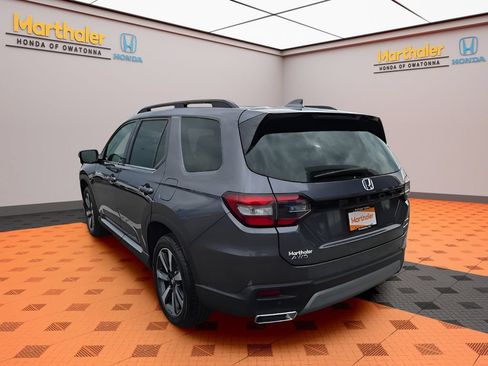 Used 2025 Honda Pilot Touring image 3