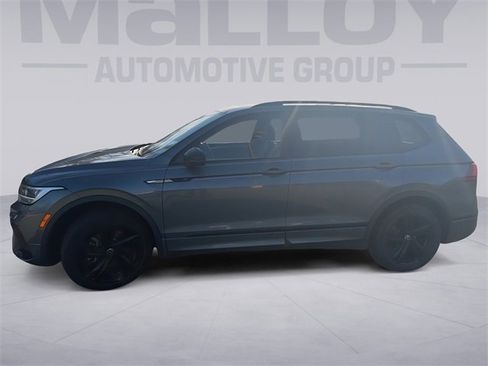 Used 2023 Volkswagen Tiguan SE R-Line image 3