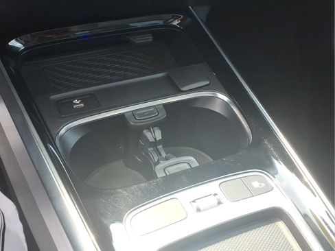 Used 2024 Mercedes-Benz GLB 250 4MATIC w/ Exclusive Package image 20