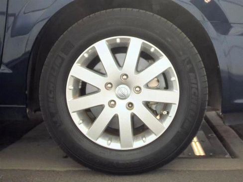 Used 2013 Chrysler Town & Country Touring image 10