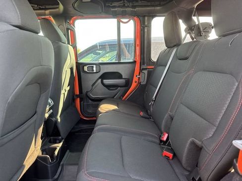 Used 2023 Jeep Wrangler Unlimited Rubicon w/ Cold Weather Group AWD/4WD image 9