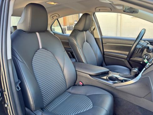 Used 2020 Toyota Camry SE FWD image 31