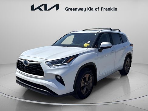 Used 2023 Toyota Highlander Bronze Edition AWD/4WD image 3