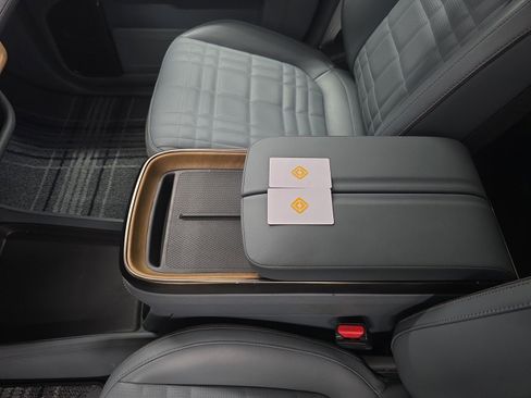 Used 2025 Rivian R1T Premium AWD/4WD image 29