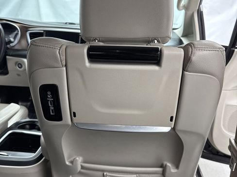 Used 2017 Chrysler Pacifica Touring-L Plus w/ Tire & Wheel Group image 37