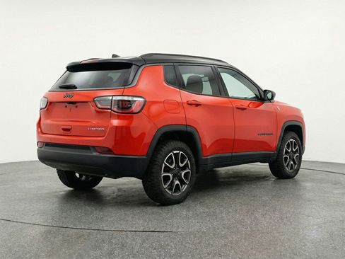 Used 2025 Jeep Compass Trailhawk image 9
