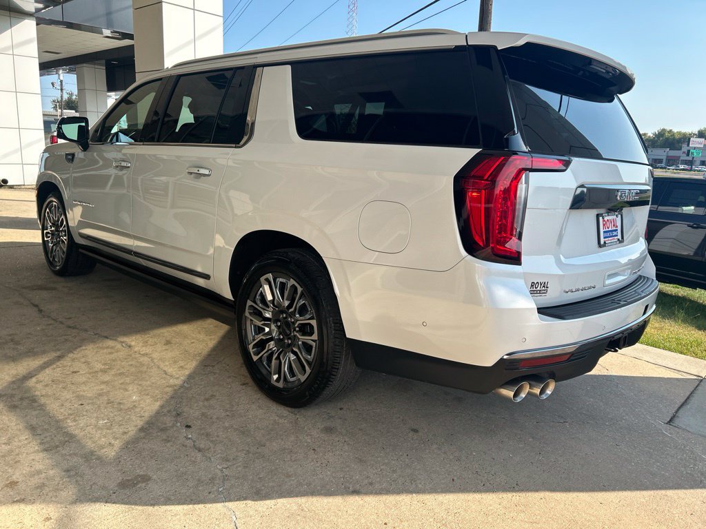 Used 2024 GMC Yukon XL Denali Ultimate AWD/4WD image 5
