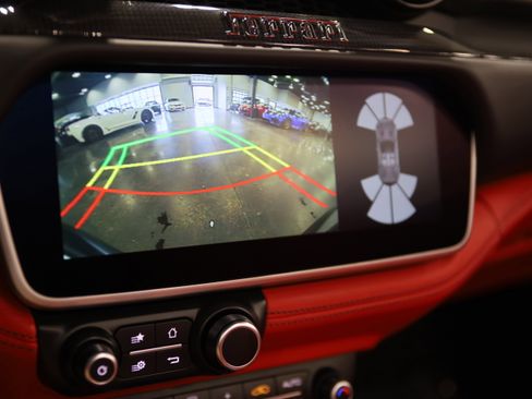 Used 2020 Ferrari Portofino image 29