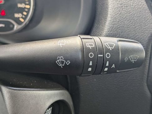 Used 2020 Jeep Renegade Altitude FWD image 29