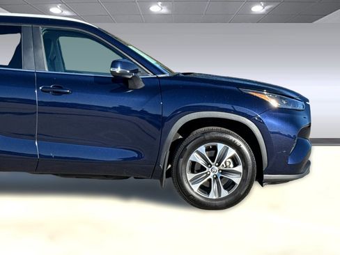 Used 2024 Toyota Highlander XLE image 35