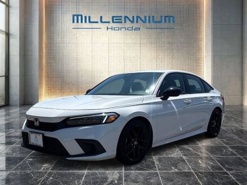 Used 2023 Honda Civic Sport image 1