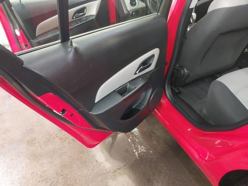 Used 2014 Chevrolet Cruze LS image 19