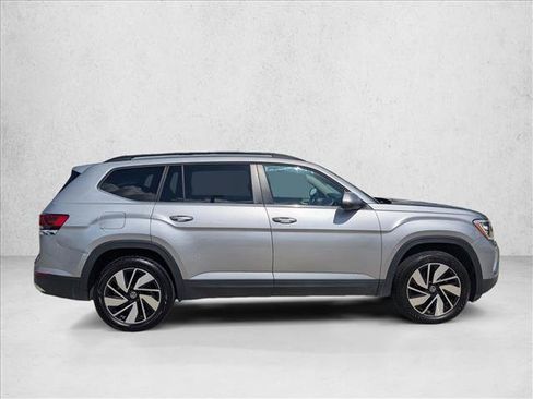 Used 2025 Volkswagen Atlas SE AWD/4WD image 4