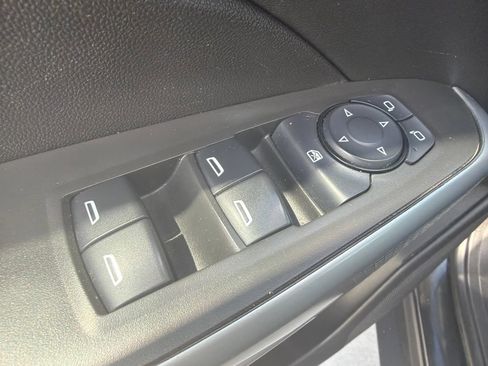 Used 2025 Chevrolet Trax RS w/ Driver Confidence Package FWD image 19