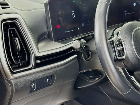 Used 2024 Kia Sorento S image 10