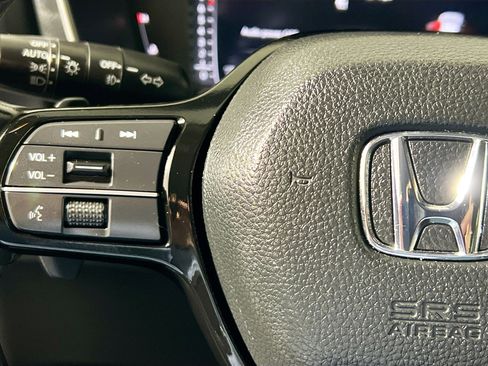 Used 2023 Honda Pilot Elite image 12