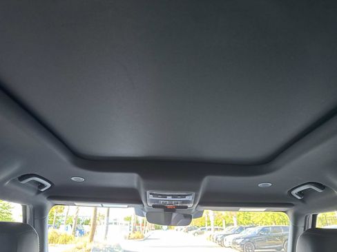 Used 2023 Land Rover Defender 130 X-Dynamic SE image 17