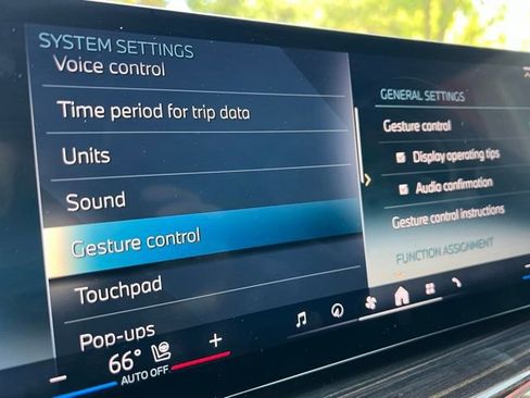 Used 2024 BMW X5 xDrive50e image 25