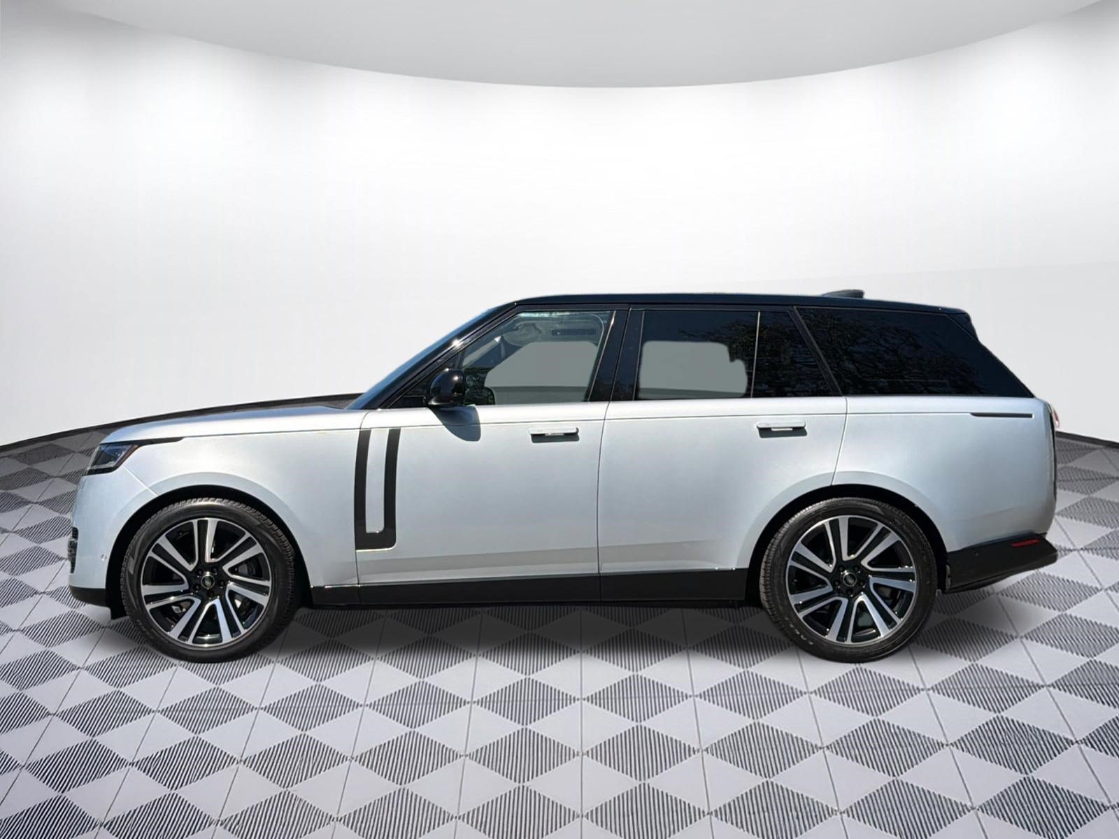 Used 2023 Land Rover Range Rover SE AWD/4WD image 2
