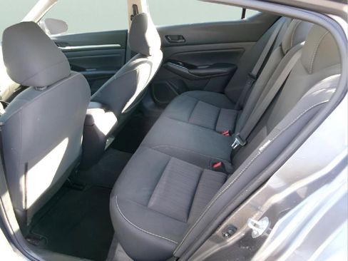 Used 2023 Nissan Altima 2.5 SV FWD image 9