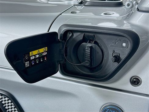 Used 2023 Jeep Wrangler Unlimited w/ Convenience Group image 25