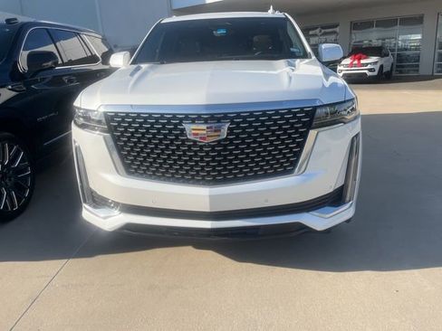 Used 2024 Cadillac Escalade ESV Premium Luxury w/ Performance Package image 3