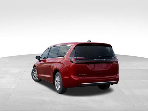 New 2027 Chrysler Pacifica Select FWD image 3