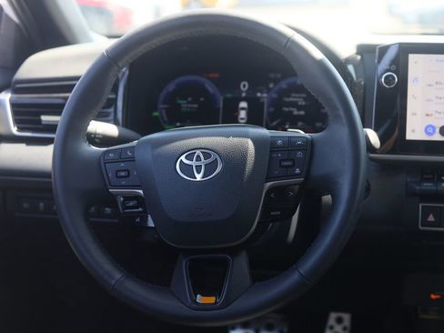 Used 2025 Toyota Camry XSE AWD/4WD image 30